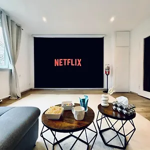 Regency - Traumhafte Zentrale 40m2 Mit Kinoleinwand, Wifi Und Netflix Apartment